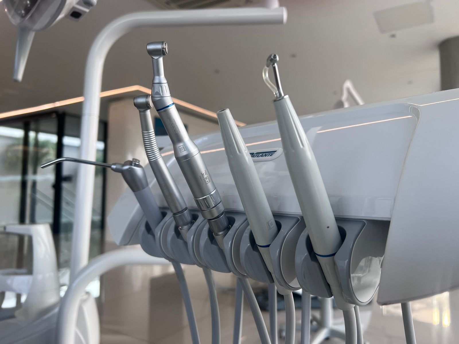 Piezas de mano en odontología: conozca todos los instrumentos