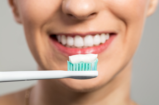 Importância de escovar os dentes: qual a maneira correta