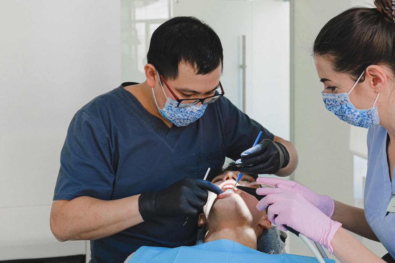 Periodontia: conheça essa especializações na área odontológica